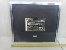 pubblicitario con targhetta