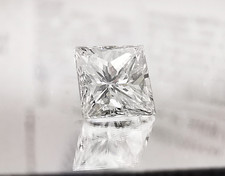 Diamante bianco naturale non trattato brillante 0.58ct con certificato D SI1