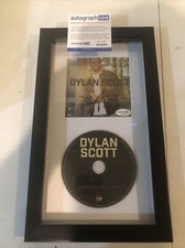 DISPLAY CD INCORNICIATO AUTOGRAFO FIRMATO DYLAN SCOTT ACOA LIVIN MY BEST LIFE COUNTRY