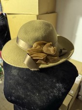 cappello verde da donna