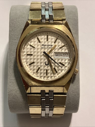 Bulova accutron 2182 day date - accutron,