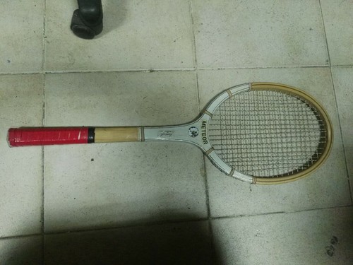Vecchia racchetta tennis in - vecchia,
