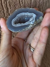 Minerali ** GEODE DI AGATA CON QUARZI