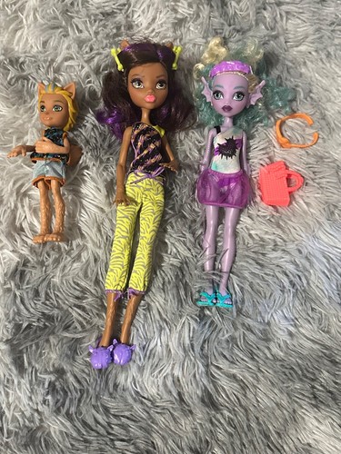 Clawdeen sibling set - &,