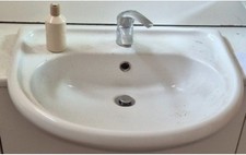 sanitari sospesi e a terra in