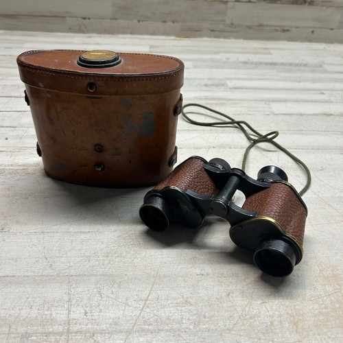 Antico binocolo militare pelle