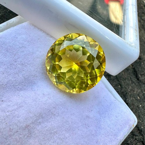 Zaffiro giallo naturale