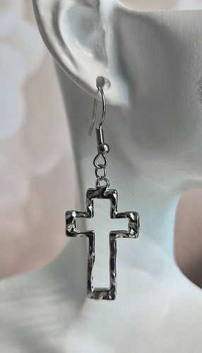 Orecchini pendenti croce