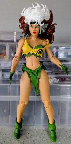 Figurina rogue incompleta - ,
