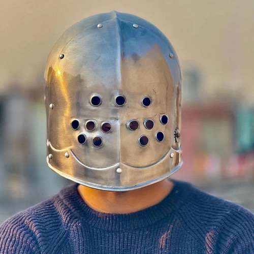 Elmetto predone barbaro