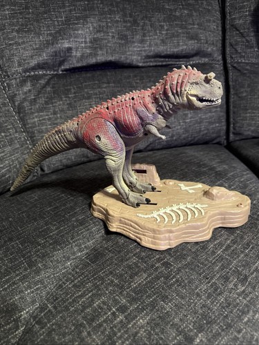 Disney dinosauro carnotaurus - disney,