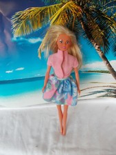Bambola Barbie, con top rosa e