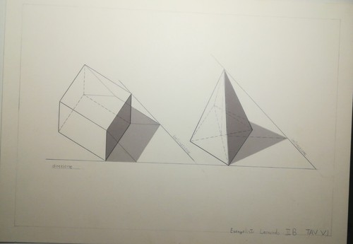 Una tavola disegno tecnico - una,