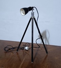 Lampada industrial su tripode