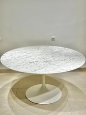 Table Tulipe Knoll 137 cm en marbre