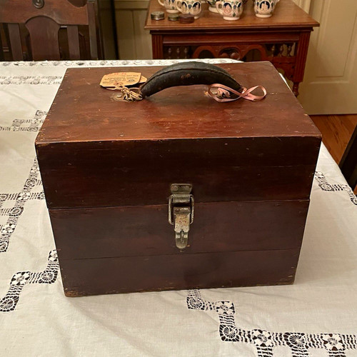Antica scatola campione