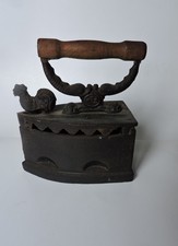 FERRO DA STIRO ANTICO IN GHISA