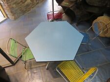 Mini tavolo esagonale in formica da bambini anni 60/70 con 4 poltroncine
