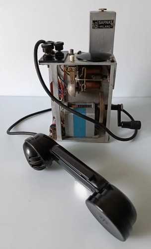 Vecchio telefono con - vecchio,
