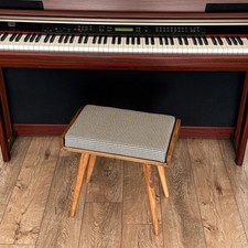 Sgabello ottomano in noce -