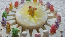 TORTA BOMBONIERA UNISEX BATTESIMO DA20 FETTE CON SIMPATICI ANIMALETTI IN RESINA