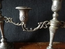 ANTICA COPPIA DI CANDELABRI CANDELABRO ARGENTATI STILE LIBERTY FIORI A RILIEVO.