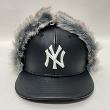 Cappellino orecchio cane New Era 59 Fifty pelle sintetica New York Yankees NUOVO Fedex