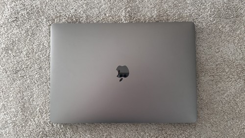 Apple macbook pro 2018 - 15",