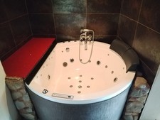 Vasca Idromassaggio Tonda Interno Con Cascata