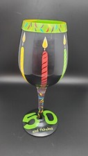 Lolita 15 oz. Bicchiere da vino "50 e favoloso" con candele multicolore e confetti.