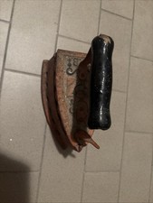 Ferro fa stiro antico a carbone