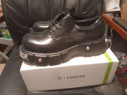 Scarpe con plateau stile