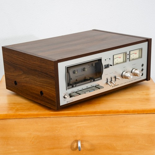 Cassette stereo moderna - , metà