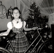 1961 RAGAZZA CHE MOSTRA