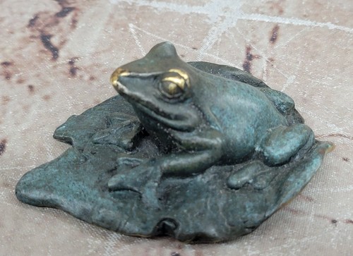 Statua scultura statuina rospo