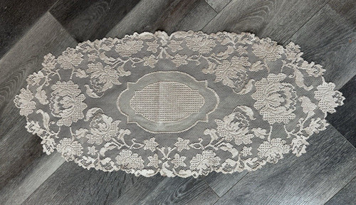 Tavolo vintage pizzo ecrù - in,