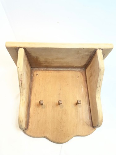 Scaffale vintage rustico