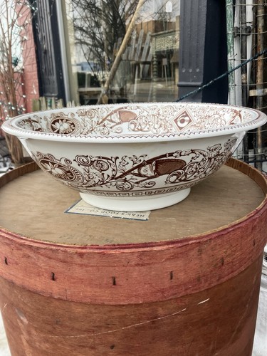 Antico lavabo marrone