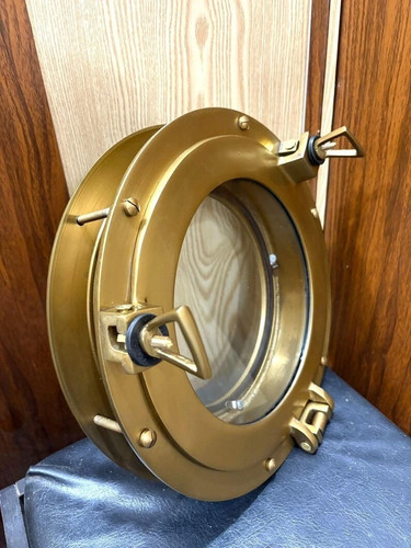 Antico oblò per finestra - , in