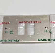 Placca alluminio 2 posti per scatola tonda con viti serie Magic Bticino