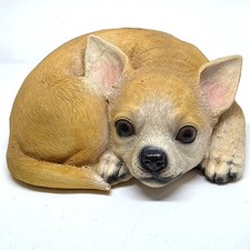 Statua Chihuahua marrone arricciato statuina scultura resina sdraiata 5" vintage