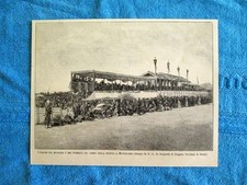 Palchi dei municipi e del pubblico sul campo della rivista a Montecchio nel 1888