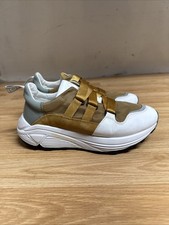 Sneakers marca chiusa made in