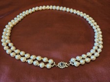 Collana Due Fili di Perle Naturali con Chiusura  Oro Bianco e Zaffiro. 