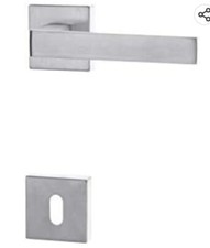 COPPIA DI MANIGLIE DESIGN SQUADRATE SATINATE GD DORIGO 12.5 cm con toppa chiave 