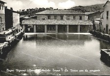 bc914 cartolina bagni vignoni la vasca con la sorgente provincia di siena