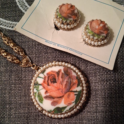 Set gioielli rosa vintage