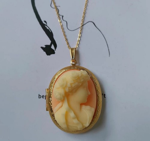 Collana medaglione ritratto