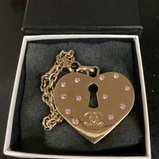 CHANEL Coco Mark cuore rosa