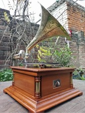 Antico grammofono HMV